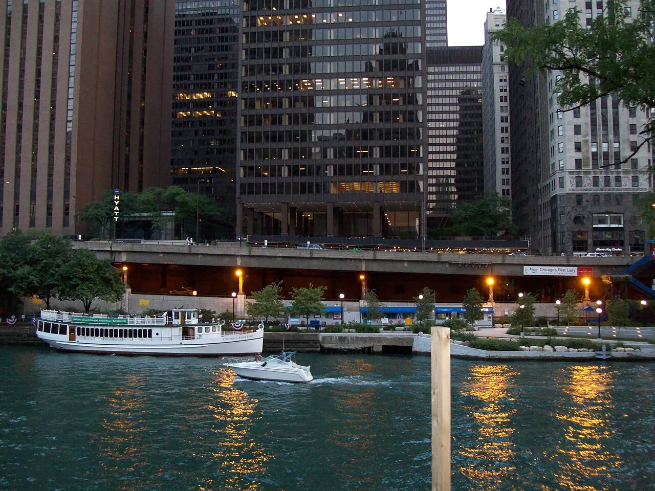 Hyatt Regency Chicago, Chicago: Chicago River & Hyatt Regency Chicago, 10